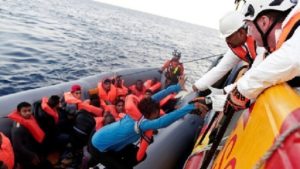 إيطاليا: 172 قاصرا بين 367 مهاجرا على متن سفينة “أطباء بلا حدود”