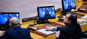 صور الأمم المتحدة / لوي فيليبي غادة فتحي والي (على الشاشات) ، المدير التنفيذي لمكتب الأمم المتحدة المعني بالمخدرات والجريمة ، يطلع مجلس الأمن على السلام والأمن في أفريقيا.