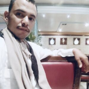 احد العاملين في محل بيع الذهب ـ عمر باحشوان